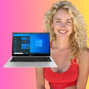 Alt texto: Modelo sonriente junto a la Notebook Noblex N14WCE128 14.1" HD plateada con Windows 10.